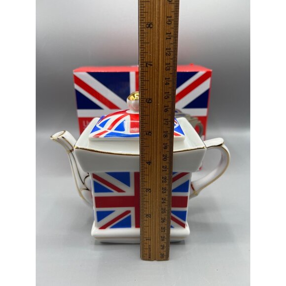 Union Jack Ceramic Teapot With Gold Accents & Original Box Holds 2 Cups - Picture 5 of 14